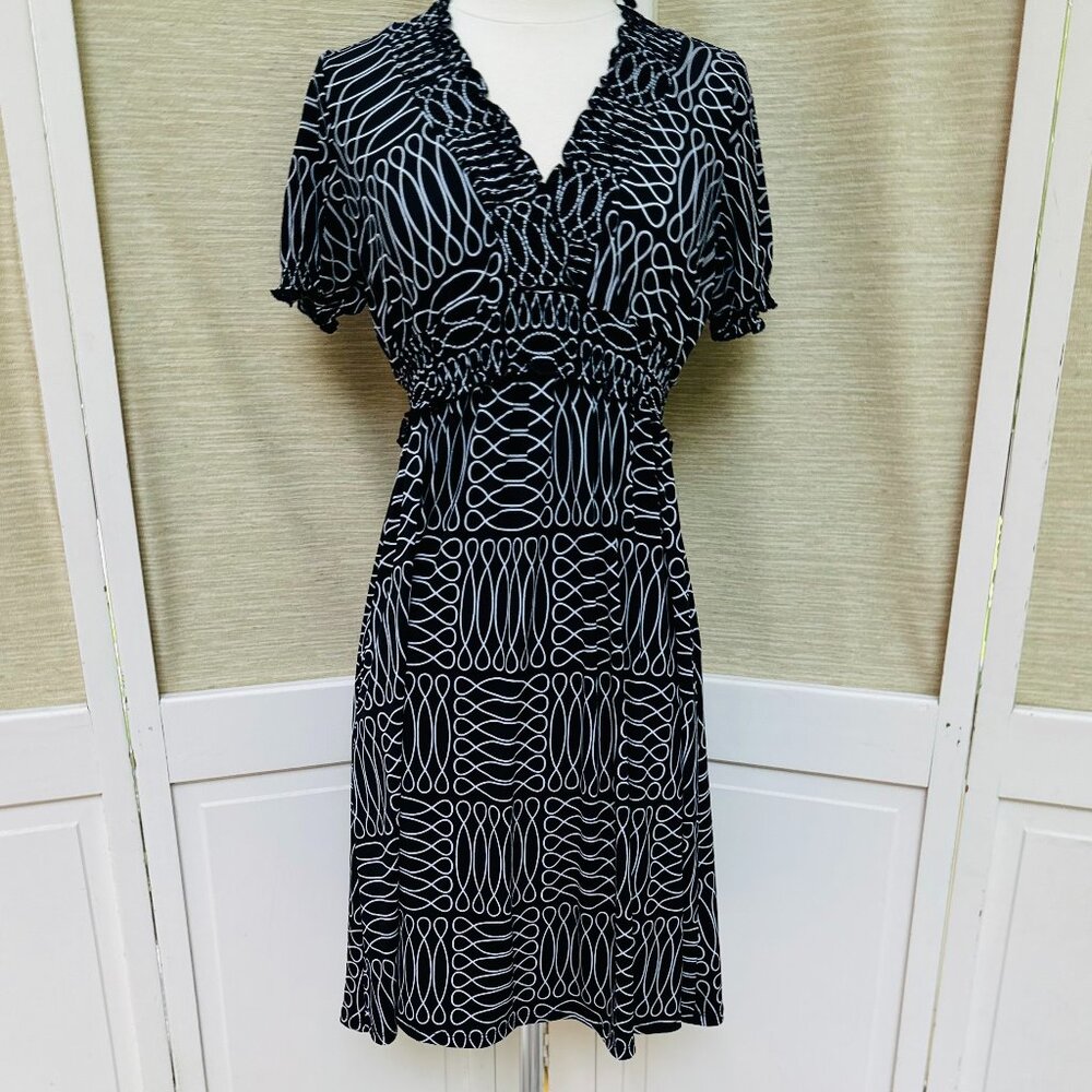 En Focus Petite Black White Fit Flare Dress 8P Ruched Office Career Knee Length